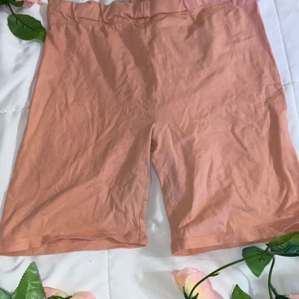 Peach biker shorts 🍑🚲